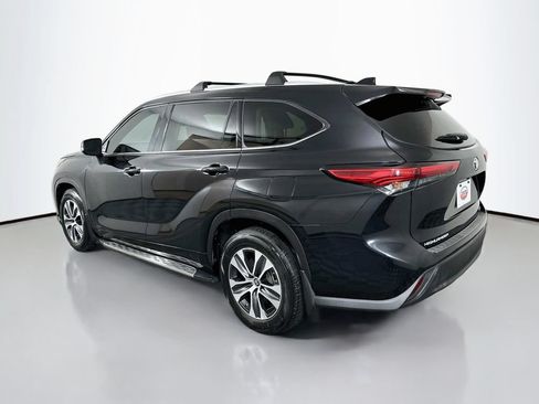 Used 2022 Toyota Highlander XLE FWD image 7