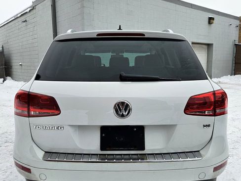 Used 2014 Volkswagen Touareg Sport image 6