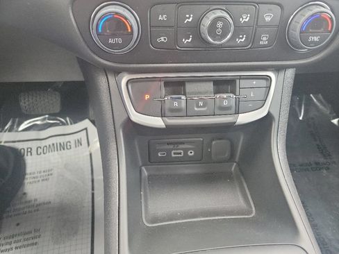 Used 2023 GMC Terrain SLE w/ Driver Convenience Package FWD image 15