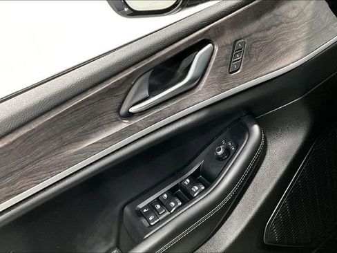 Used 2023 Jeep Grand Cherokee Limited w/ Luxury Tech Group II image 38