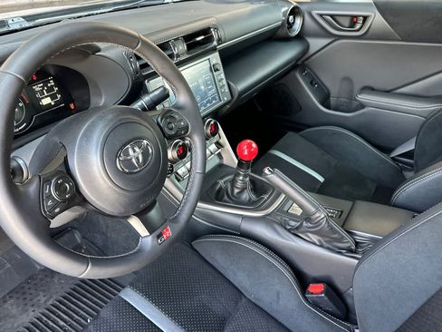 Used 2025 Toyota GR86 Premium RWD image 11
