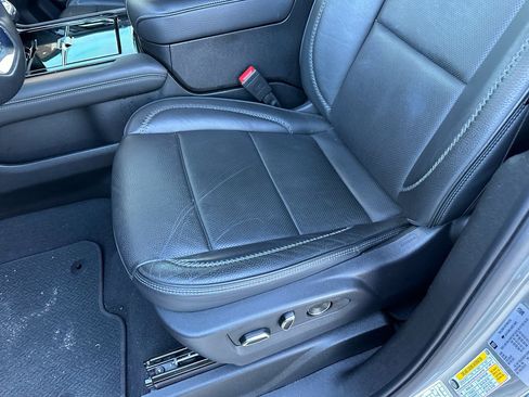 Used 2025 GMC Yukon Denali image 13