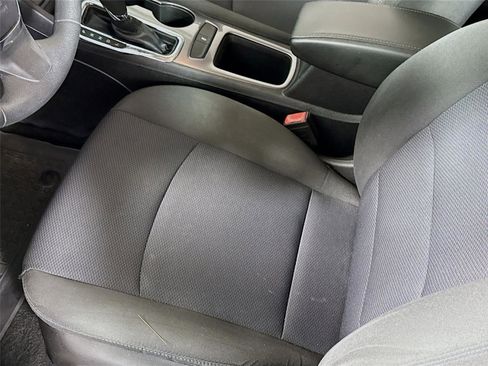 Used 2017 Chevrolet Cruze LT w/ Convenience Package image 12