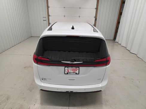 New 2026 Chrysler Pacifica Select image 5