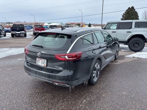 Used 2018 Buick Regal Essence w/ Driver Confidence Package #1 image 3