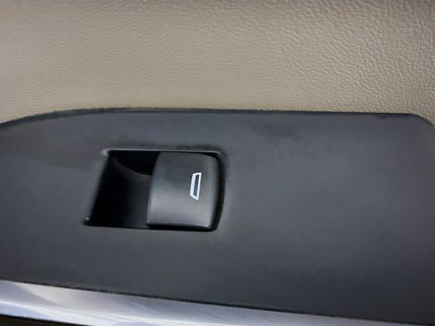 Used 2023 GMC Sierra 1500 SLE w/ Preferred Package image 30