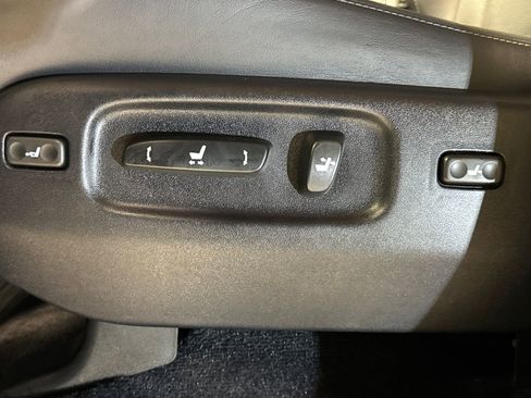 Used 2018 Lexus LX 570 4WD w/ Luxury Package image 12