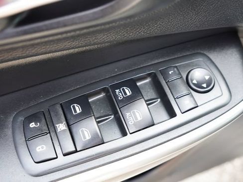Used 2019 Jeep Cherokee High Altitude AWD/4WD image 23
