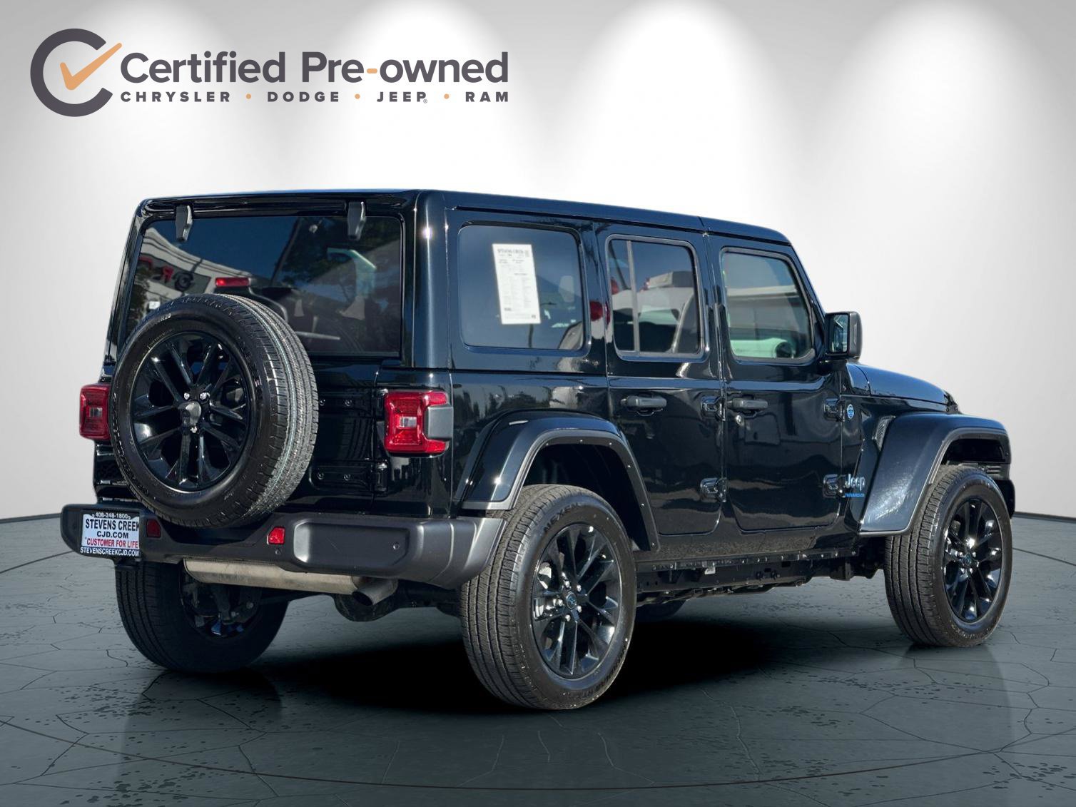 Used 2025 Jeep Wrangler Unlimited Sahara w/ Safety Group AWD/4WD image 4