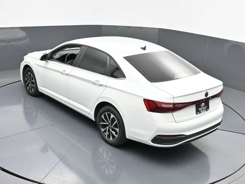 Used 2025 Volkswagen Jetta S image 31