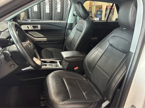 Certified 2023 Ford Explorer Limited w/ Limited Technology Package image 31