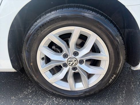 Used 2017 Volkswagen Passat 1.8T S FWD image 11