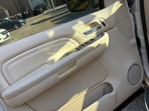 Used 2007 Cadillac Escalade AWD w/ Information Package image 38