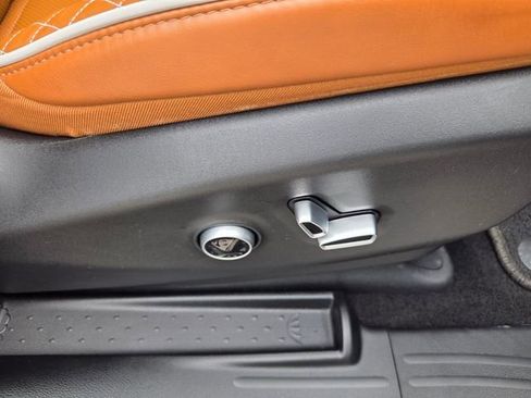 Certified 2024 Chrysler Pacifica Pinnacle FWD image 16