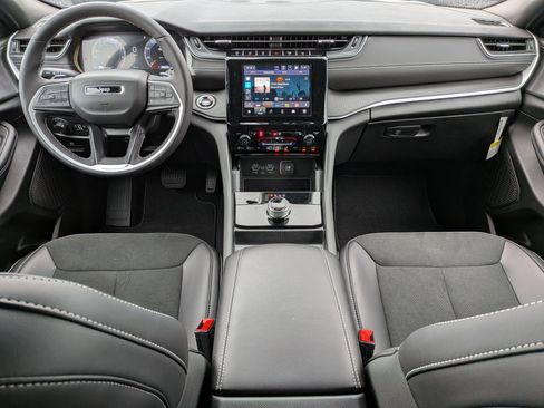 New 2025 Jeep Grand Cherokee Altitude image 32