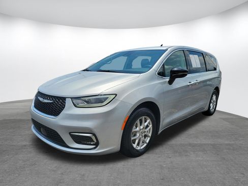 Used 2024 Chrysler Pacifica Touring-L FWD image 27