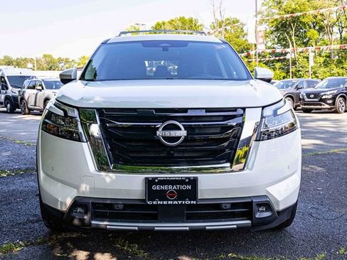 Certified 2024 Nissan Pathfinder SL image 2