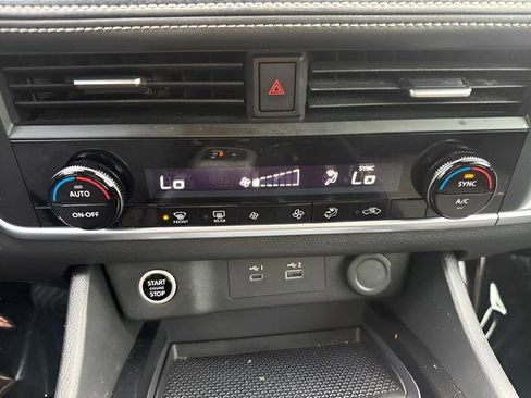 Used 2023 Nissan Rogue SV FWD image 18