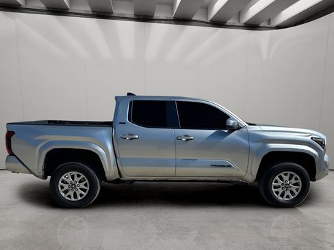Used 2025 Toyota Tacoma SR5 image 6