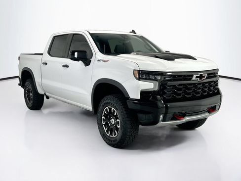 Used 2023 Chevrolet Silverado 1500 ZR2 w/ Technology Package AWD/4WD image 3