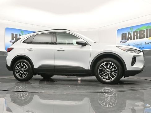 New 2025 Ford Escape SE image 24