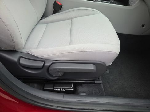 Used 2025 Hyundai Kona SEL FWD image 40