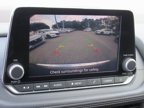 Used 2023 Nissan Rogue SV image 15