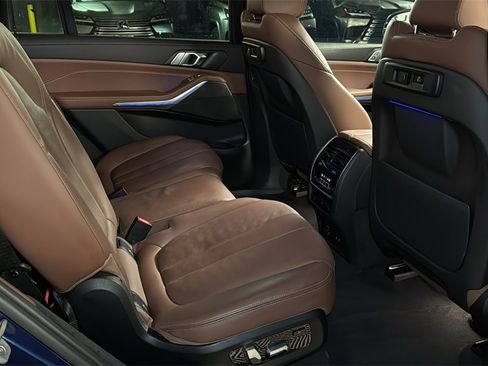 Used 2022 BMW X7 xDrive40i w/ Premium Package image 14