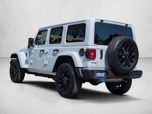 Used 2024 Jeep Wrangler Unlimited Sahara AWD/4WD image 8