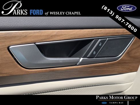 Used 2025 Volkswagen Atlas SE image 17