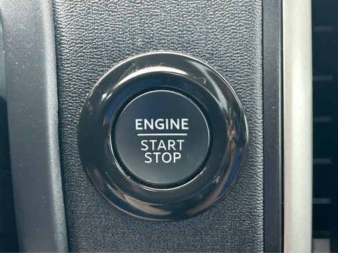 Used 2025 Ford Expedition Active AWD/4WD image 31
