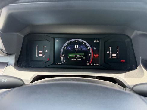 Used 2025 Toyota Tacoma SR5 AWD/4WD image 21