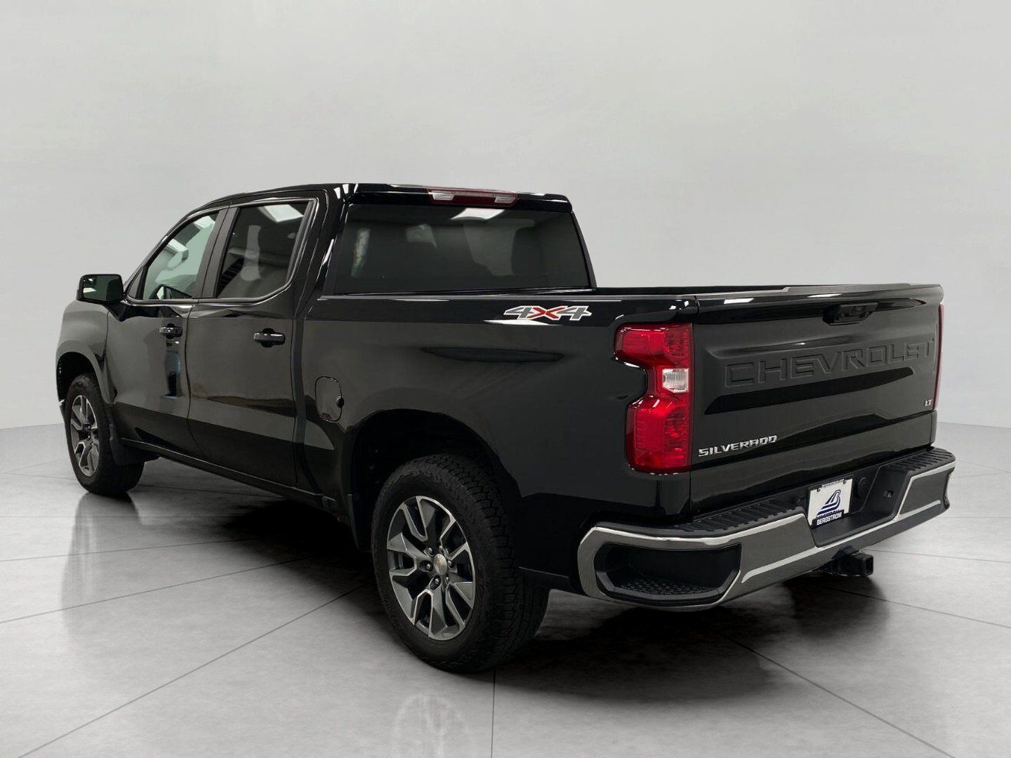 Used 2024 Chevrolet Silverado 1500 LT AWD/4WD image 8