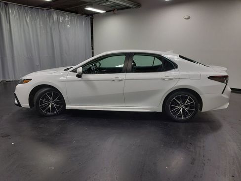 Used 2023 Toyota Camry SE FWD image 5