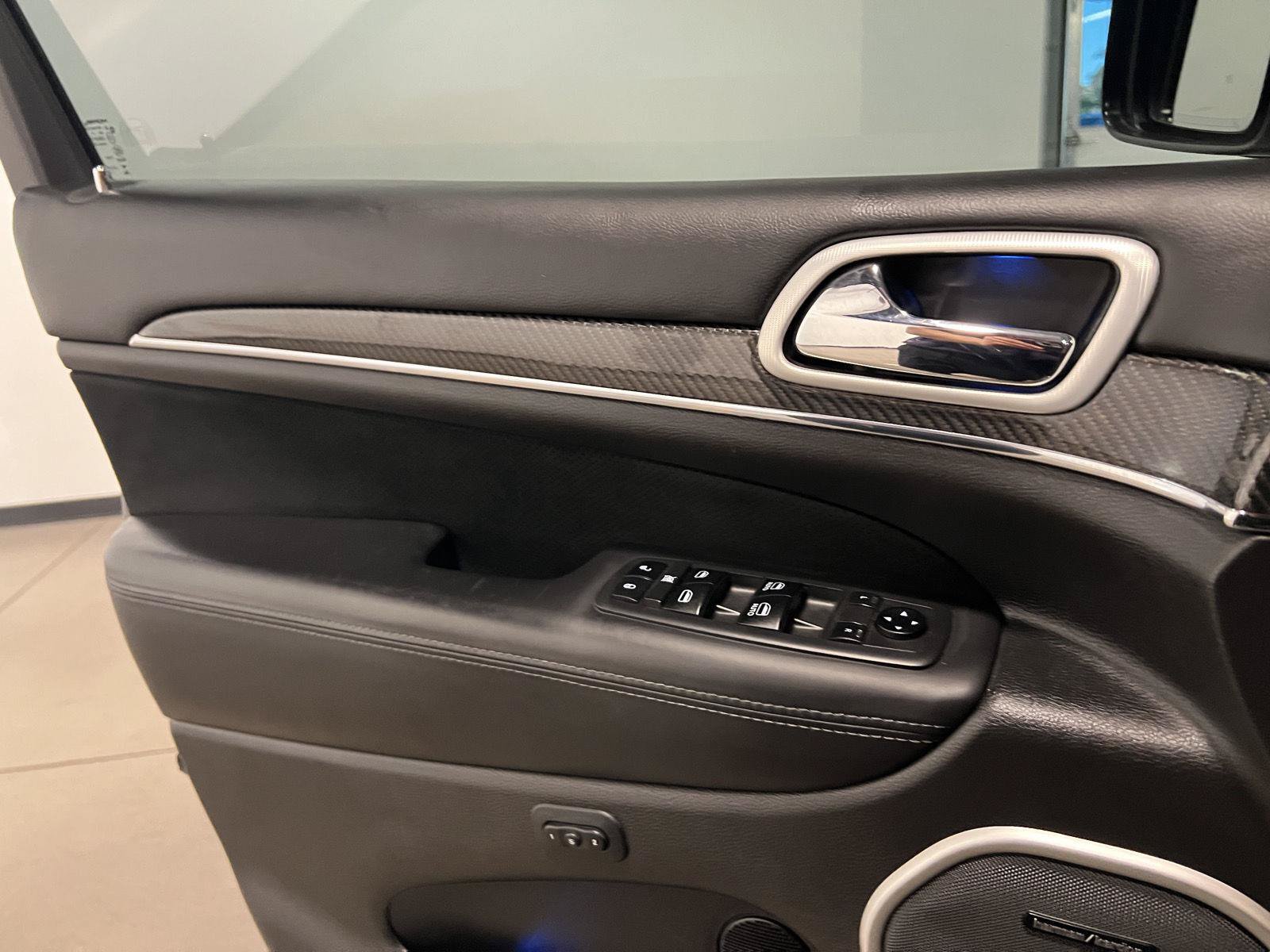 Used 2019 Jeep Grand Cherokee SRT AWD/4WD image 32