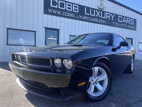 Used 2013 Dodge Challenger SXT image 1