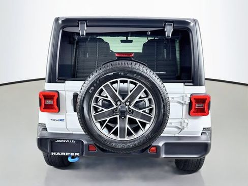 Used 2023 Jeep Wrangler Unlimited Sahara w/ Cold Weather Group AWD/4WD image 8