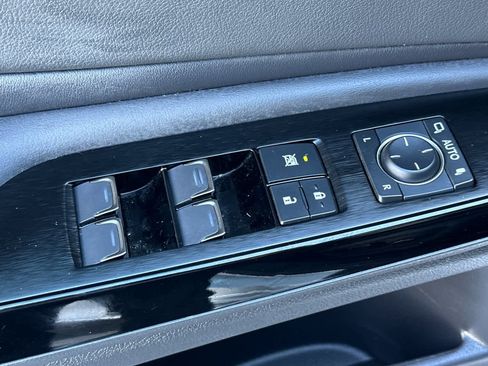 Used 2023 Lexus ES 300h w/ Premium Package image 13