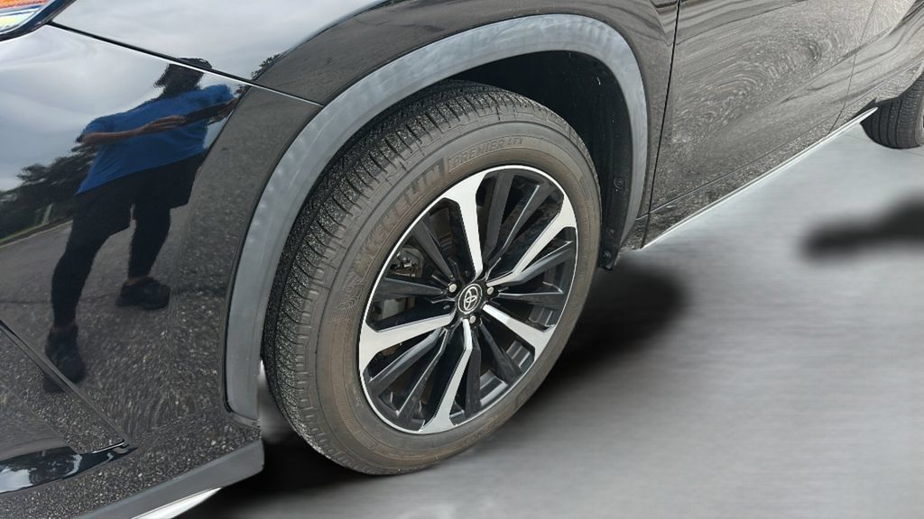 Used 2022 Toyota Highlander XSE FWD image 34