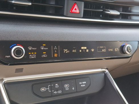 New 2026 Kia Carnival EX FWD image 8