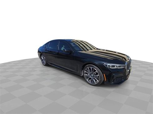 Used 2022 BMW 740i xDrive 740i xDrive w/ M Sport Package image 2