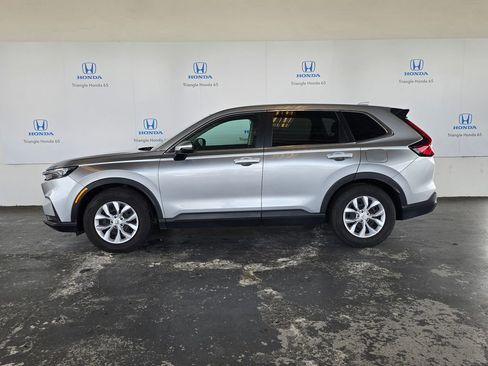 Used 2025 Honda CR-V LX image 3