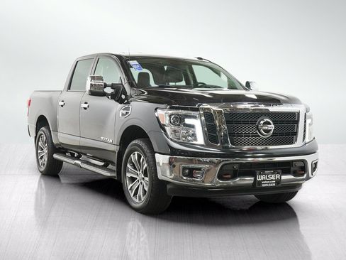 Used 2017 Nissan Titan SL w/ SL Towing Convenience Package AWD/4WD image 7