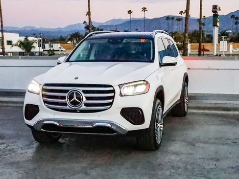 Used 2024 Mercedes-Benz GLS 450 4MATIC image 3