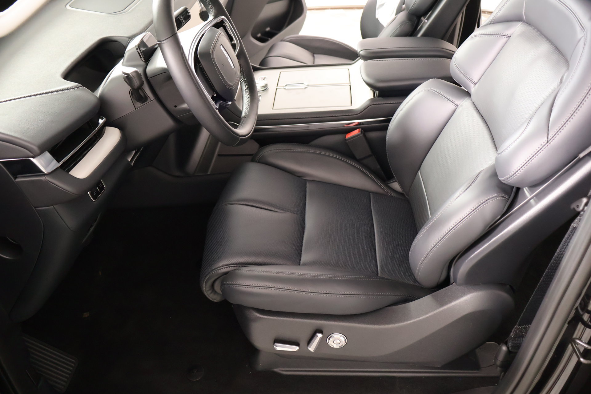 New 2026 Lincoln Navigator Premiere AWD/4WD image 11