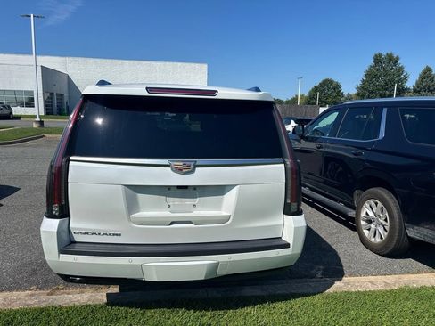 Used 2019 Cadillac Escalade ESV Premium Luxury AWD/4WD image 9