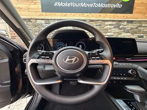 Certified 2024 Hyundai Elantra SEL FWD image 17