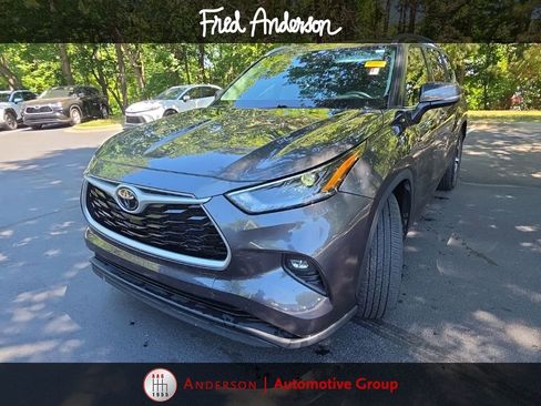Used 2022 Toyota Highlander XLE FWD image 15