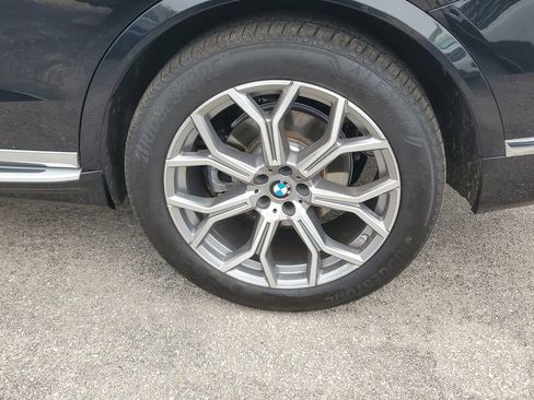 Used 2024 BMW X7 xDrive40i image 11