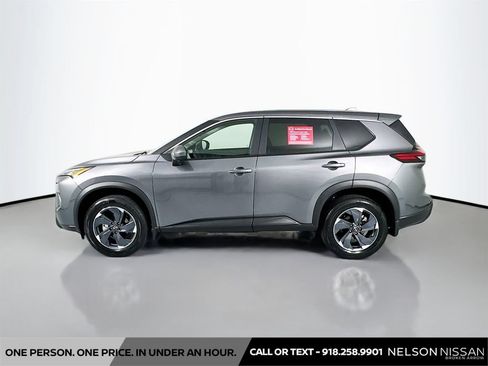 Certified 2025 Nissan Rogue SV FWD image 8